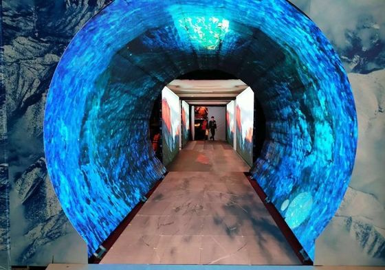 Leicht & Einfache Installation P3,91mm gebogenes LED-Display Wasserdicht IP65 Hohe Helligkeit