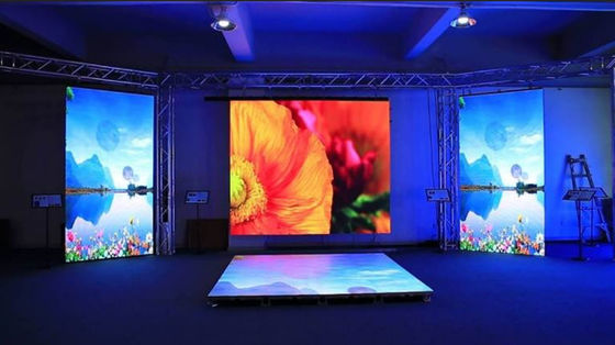 Reibungslose visuelle Leistung, kundenspezifisches LED-Display 200W/m², 3,91 mm Pixelabstand