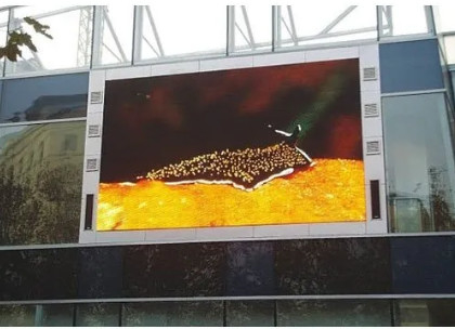 Festwandmontierte Außene-LED-Anzeige mit max. 800 W/m2 Stromverbrauch