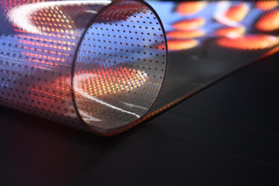 Transparenter Glas-LED-Bildschirm P3,91mm Holografische Serie Bildwiederholfrequenz 3840Hz