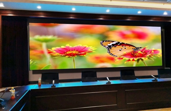Innen-feine Neigungs-kleine Pixel LED-Anzeige 600nits 1000cd/M2 SMD für Sendung